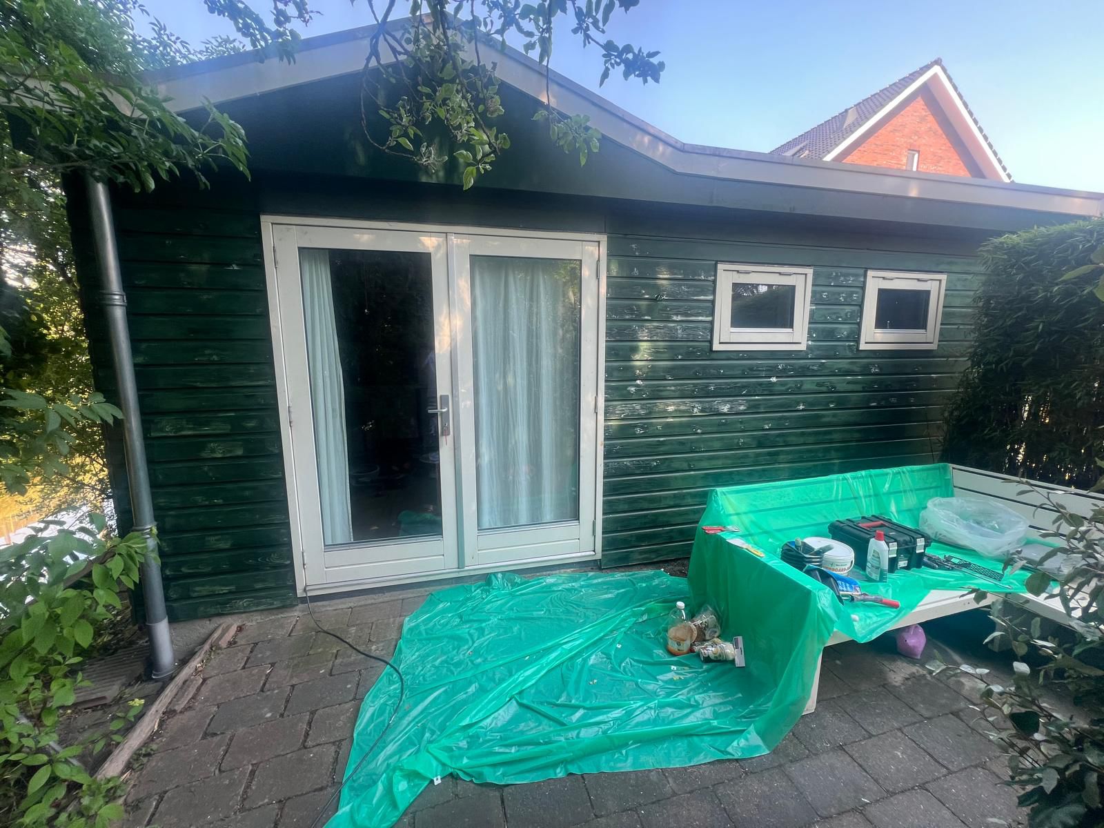 Tuinhuis groen geschilderd