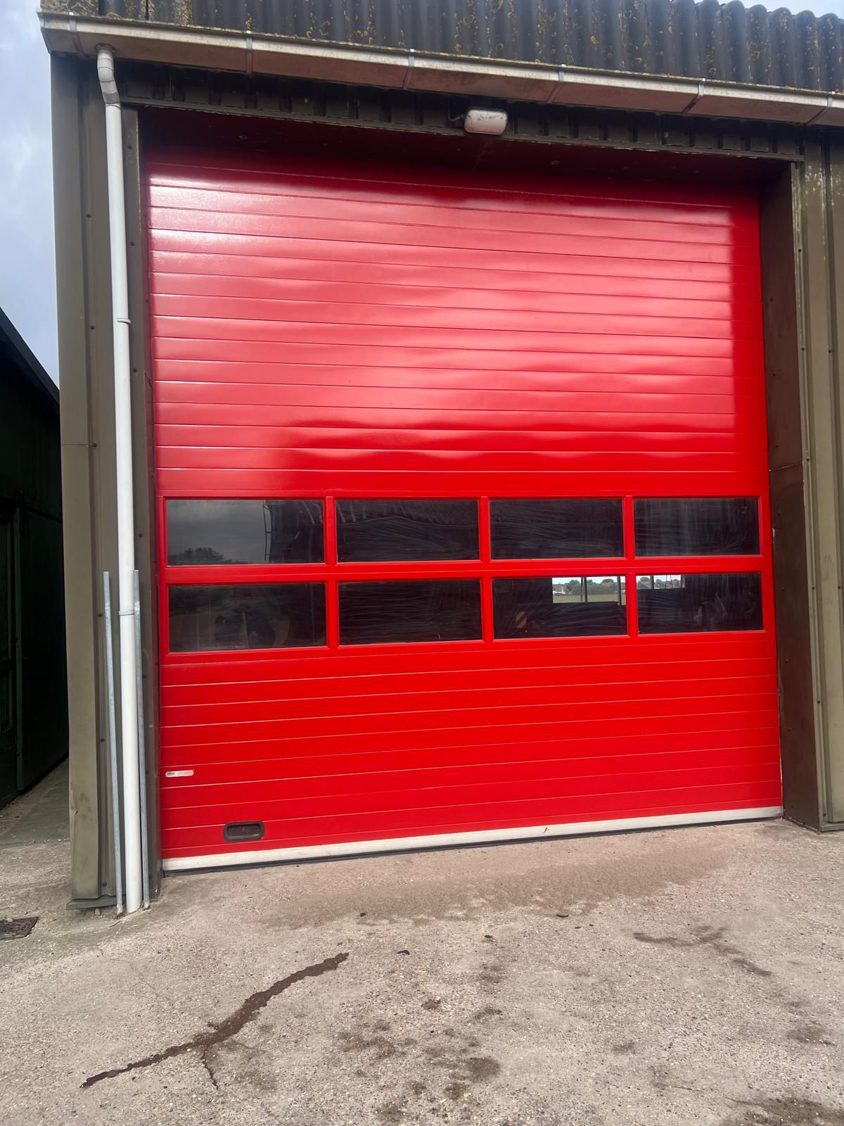 Garagedeur in fel rood