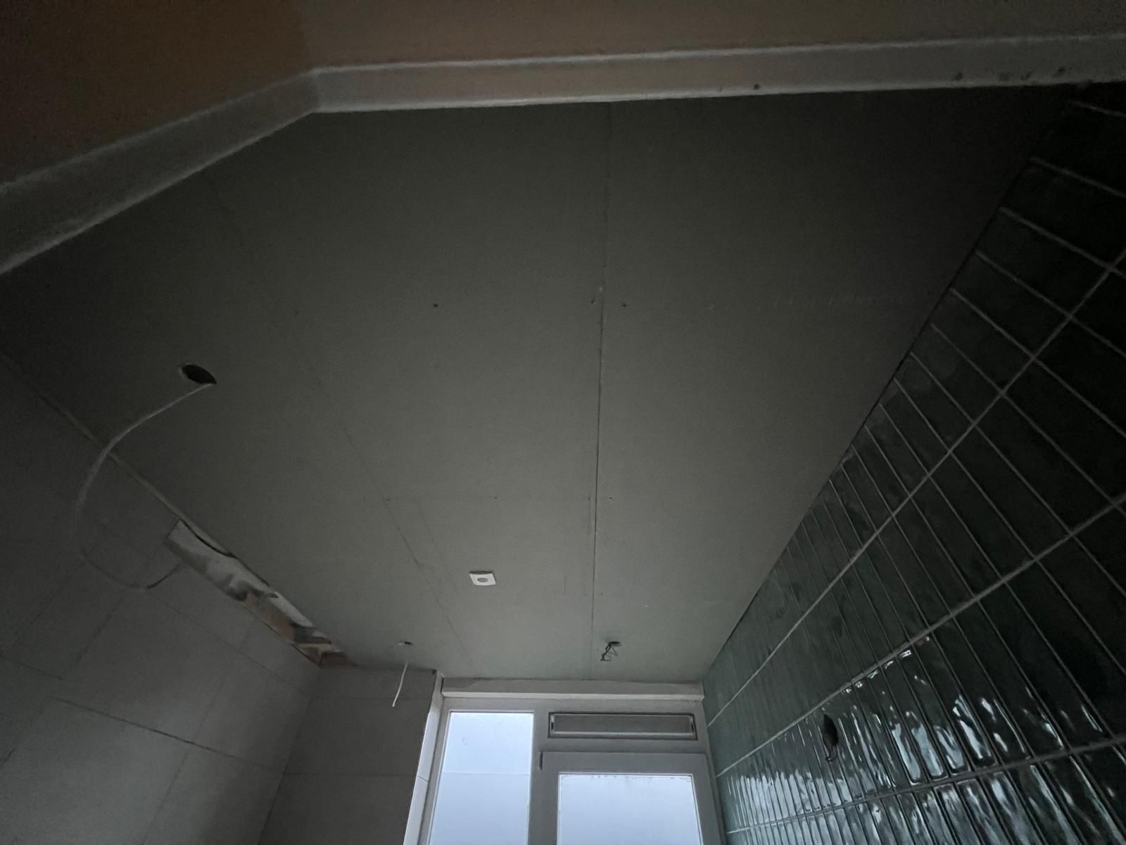 Tussenmuur in diepe tint