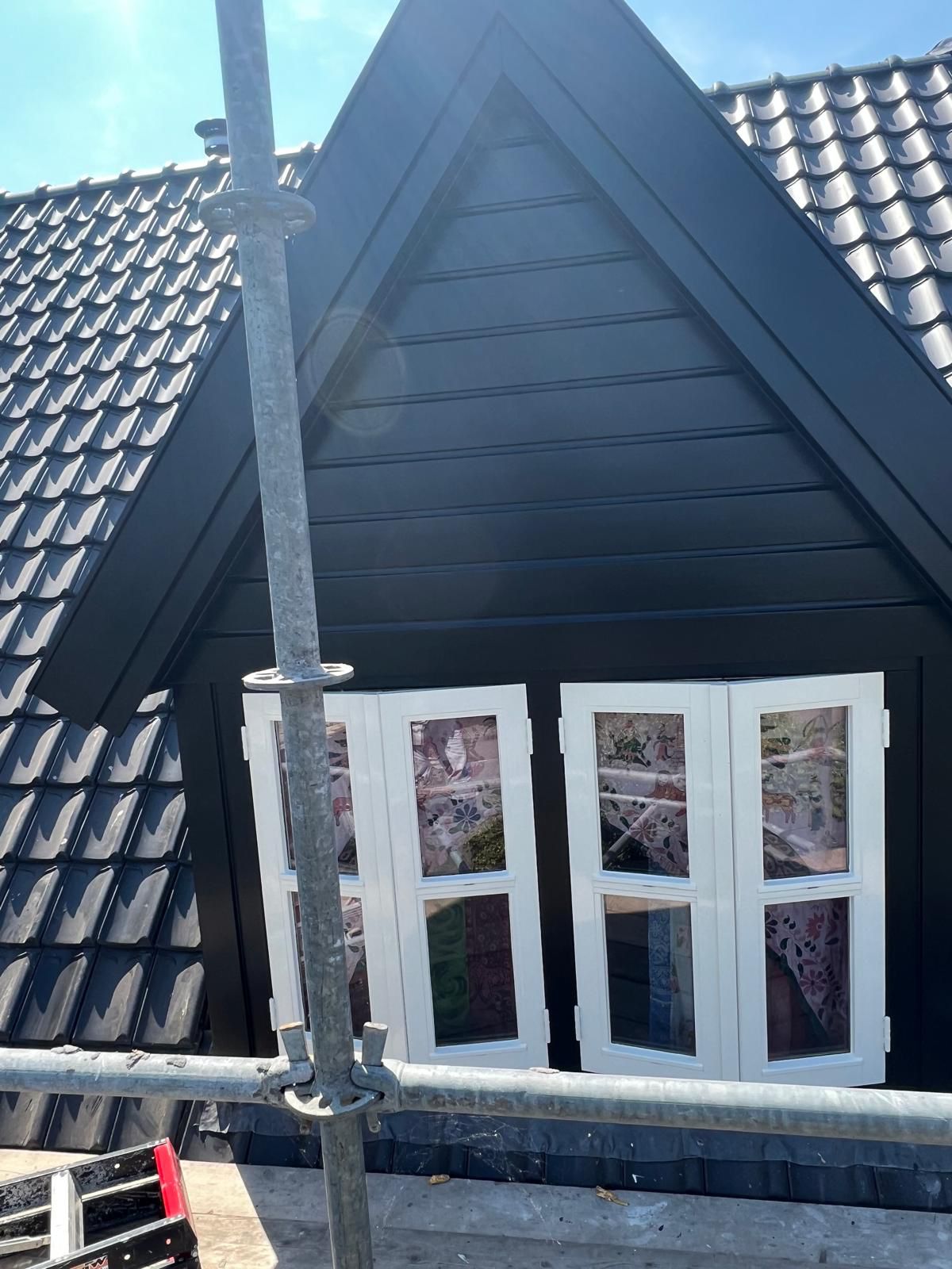 Dakkapel zwart afgewerkt