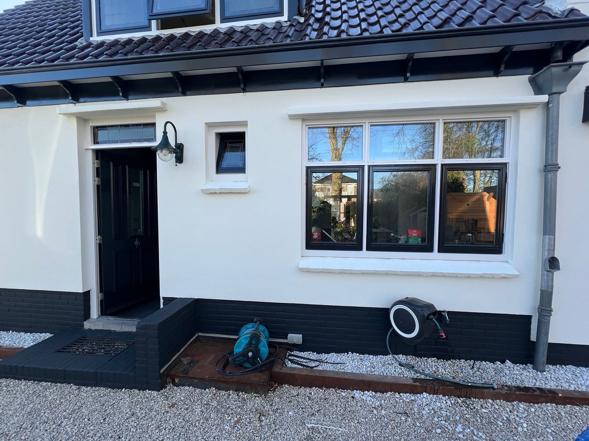 Wit landhuis – complete buitenrenovatie